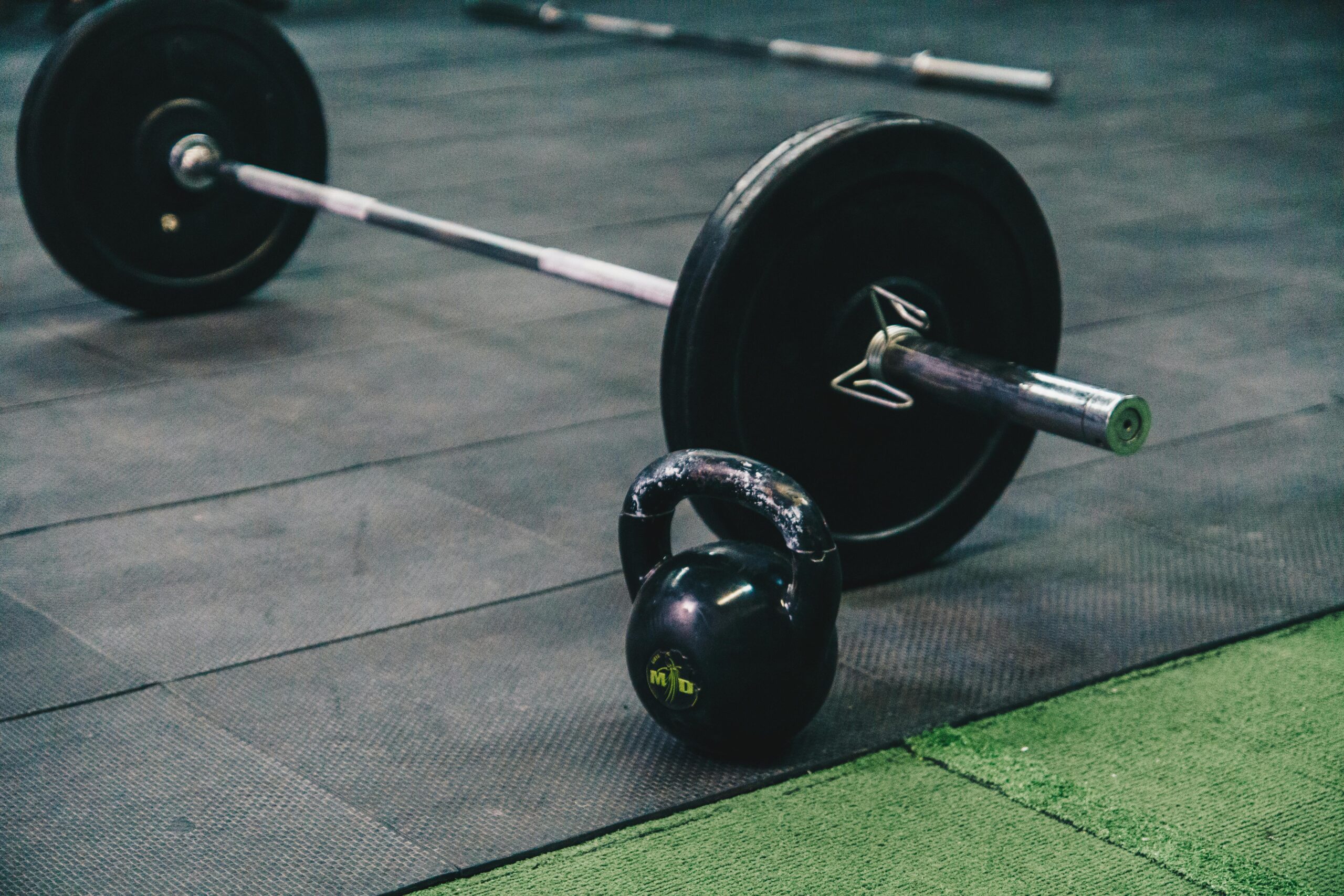 Comparativa de cardio o pesas para quemar grasa eficientemente